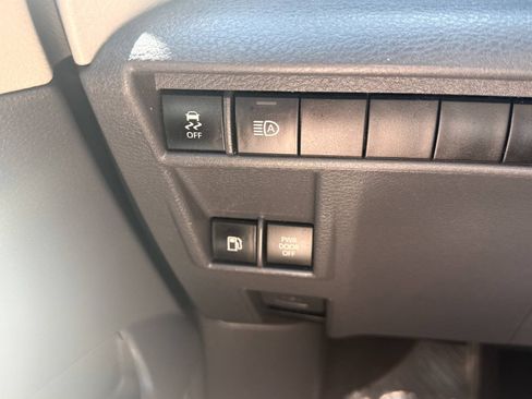 Used 2022 Toyota Sienna XLE FWD image 32