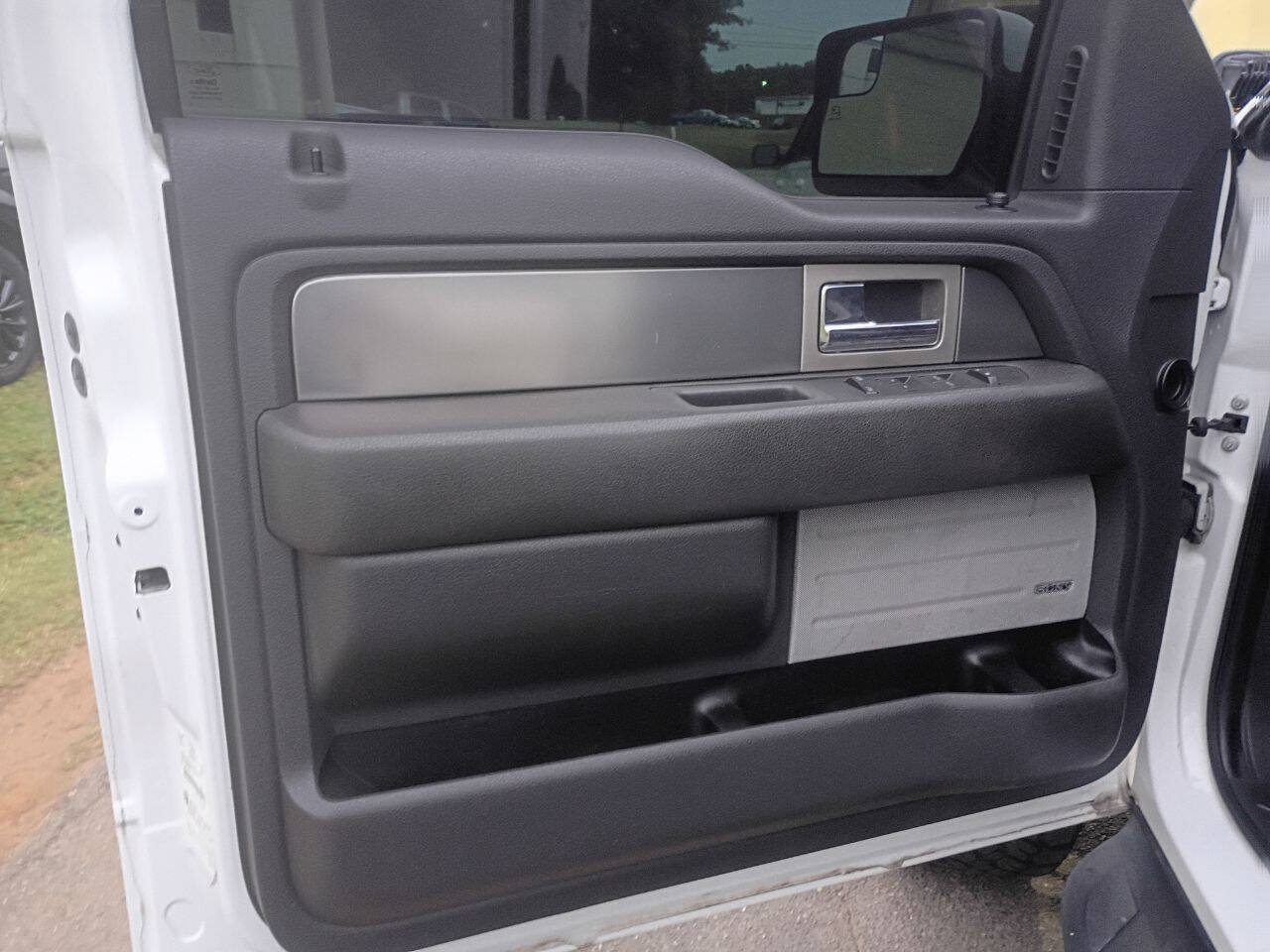 Used 2013 Ford F150 Raptor w/ Luxury Equipment Group AWD/4WD image 19