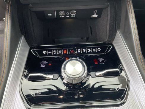 Used 2023 Jeep Grand Wagoneer Series III AWD/4WD image 24