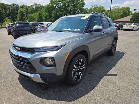 Used 2023 Chevrolet TrailBlazer LT w/ Convenience Package FWD image 3