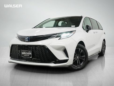 Used 2025 Toyota Sienna XSE AWD/4WD image 1