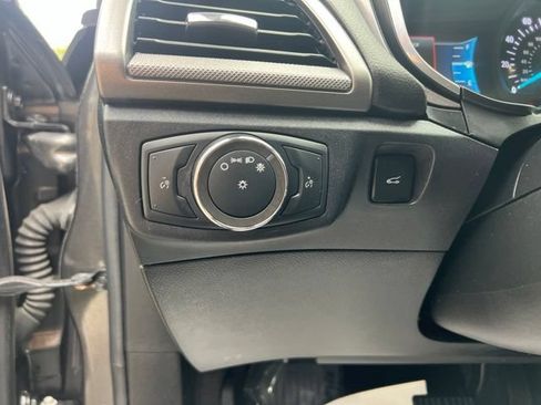 Used 2020 Ford Fusion SE FWD image 21
