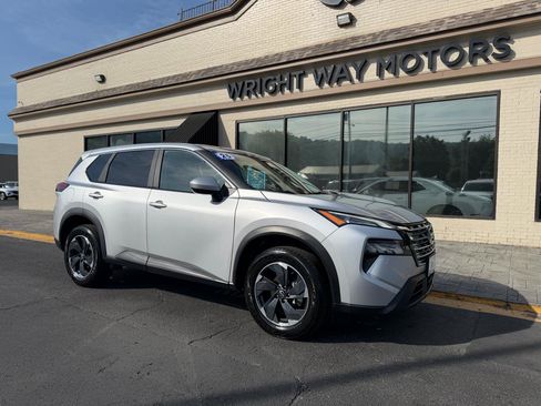 Used 2025 Nissan Rogue SV AWD/4WD image 1