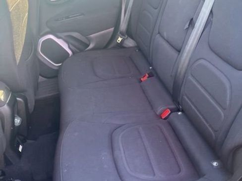 Used 2018 Jeep Renegade Latitude w/ UConnect 8.4 Nav Group image 10