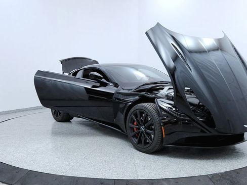 Used 2018 Aston Martin DB11 Coupe image 12