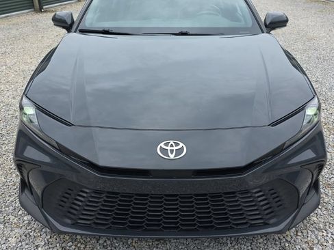 Used 2025 Toyota Camry SE FWD image 9