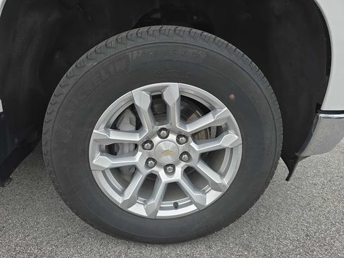 Used 2024 Chevrolet Silverado 1500 LT AWD/4WD image 4