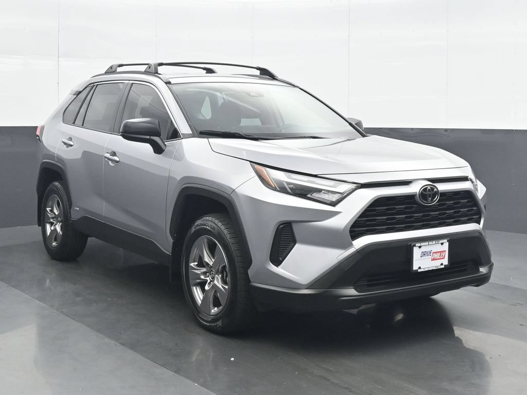 Used 2025 Toyota RAV4 LE AWD/4WD image 9