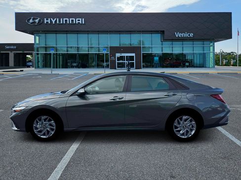 New 2026 Hyundai Elantra Hybrid FWD image 22
