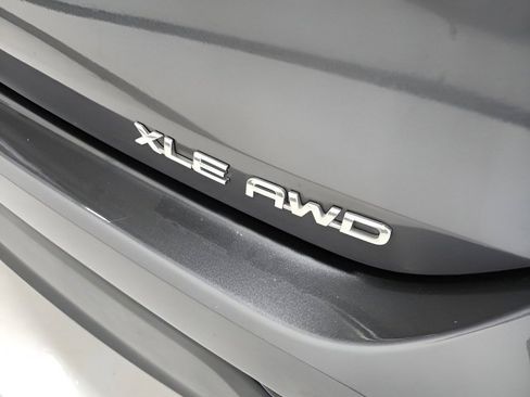 Used 2022 Toyota Highlander XLE image 14