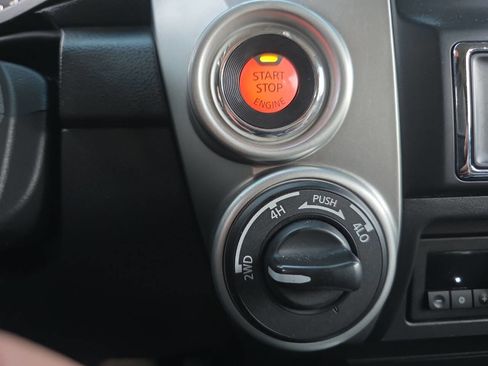Used 2016 Nissan Titan SV AWD/4WD image 29