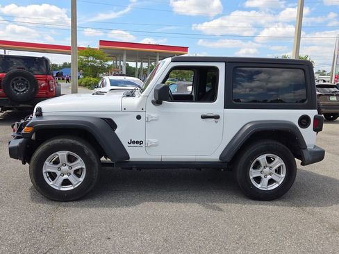 Used 2022 Jeep Wrangler Sport AWD/4WD image 2