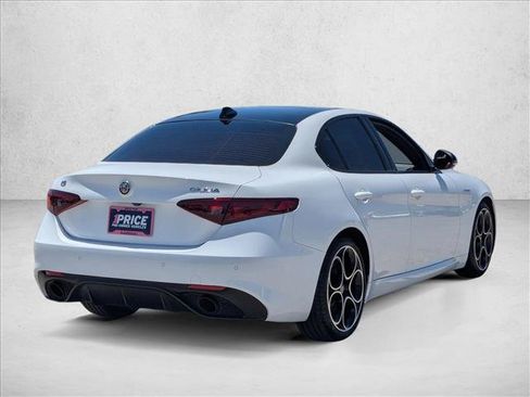 Used 2023 Alfa Romeo Giulia Veloce RWD image 5