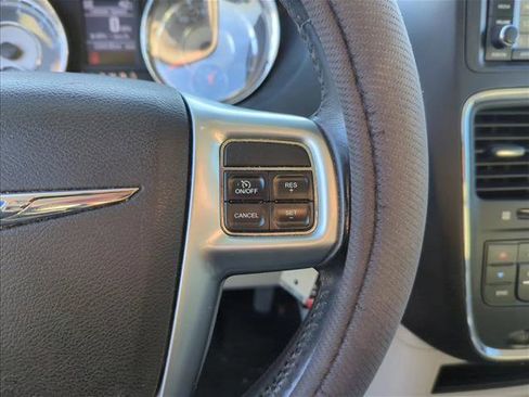 Used 2013 Chrysler Town & Country Touring image 14