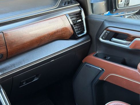 Used 2025 GMC Sierra 3500 Denali Ultimate image 19