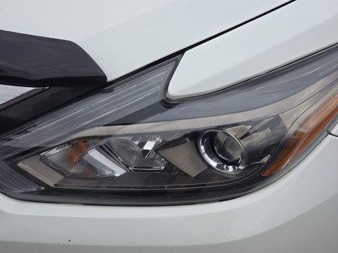 Used 2017 Nissan Altima 3.5 SL w/ 3.5SL Technology Package image 28