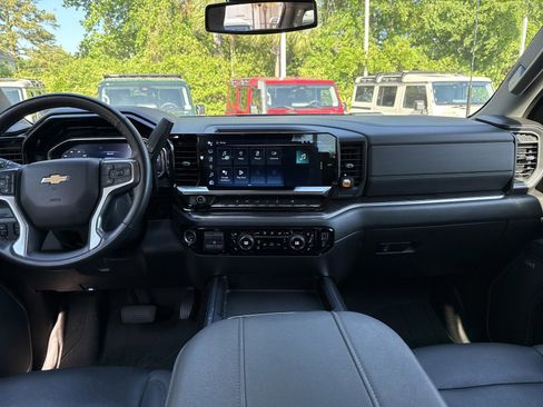 Used 2024 Chevrolet Silverado 2500 LTZ w/ LTZ Convenience Package image 25