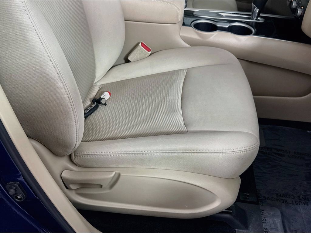 Used 2017 Nissan Pathfinder S FWD image 34