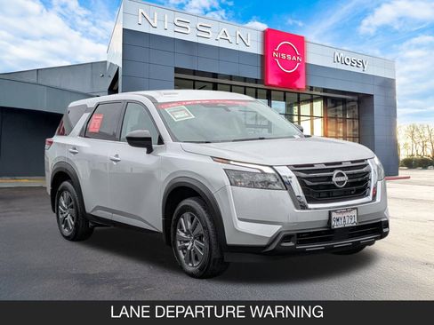 Certified 2024 Nissan Pathfinder S image 2