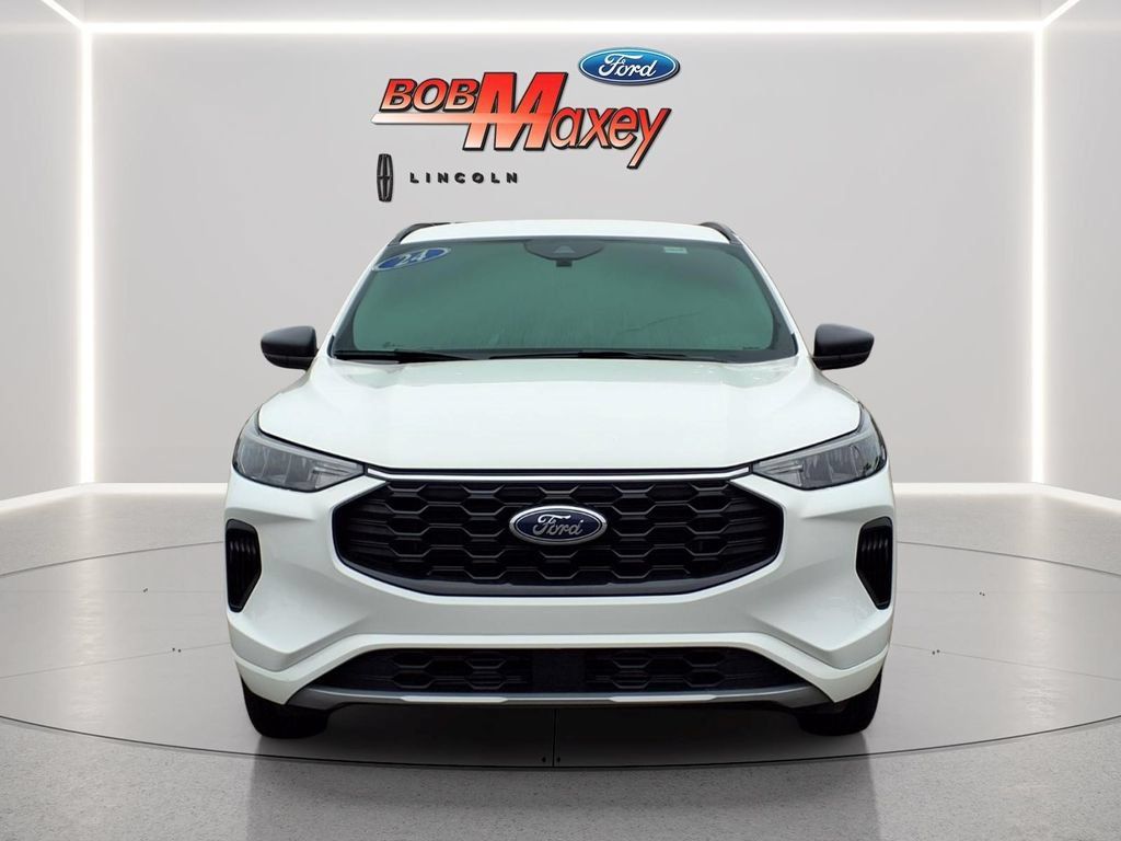Used 2024 Ford Escape ST-Line w/ Tech Pack #1 AWD/4WD image 2