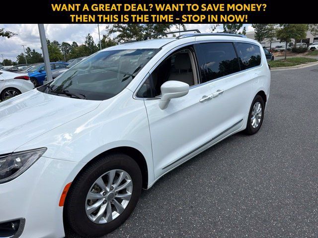 Used 2018 Chrysler Pacifica Touring-L FWD image 5