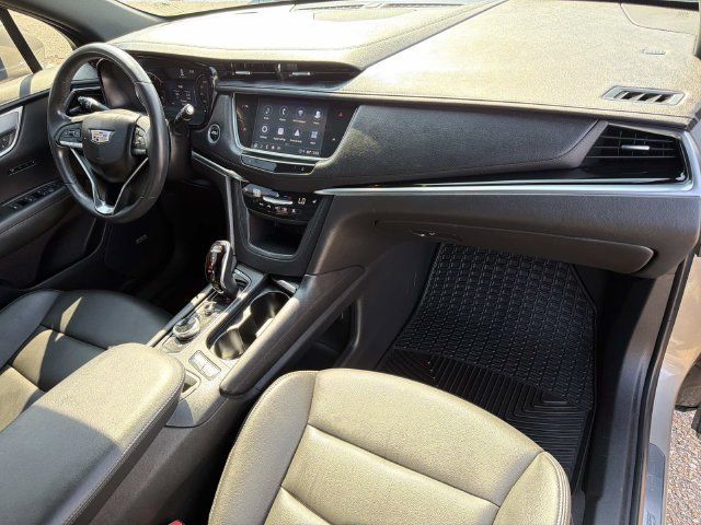 Used 2023 Cadillac XT6 Luxury w/ LPO, Floor Liner Package FWD image 17