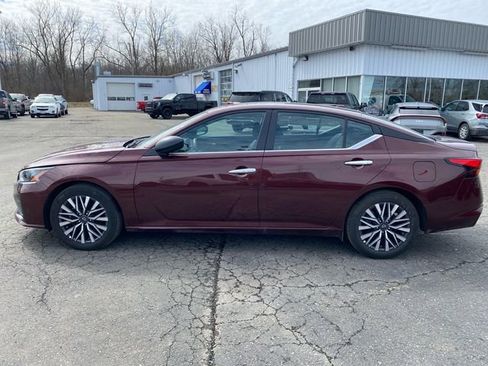 Used 2025 Nissan Altima 2.5 SV image 2