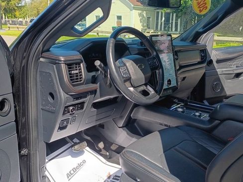 Used 2023 Ford Expedition Platinum AWD/4WD image 9