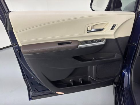 Used 2024 Toyota Sienna Platinum image 47