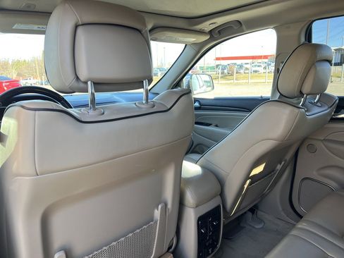 Used 2020 Jeep Grand Cherokee Overland image 32