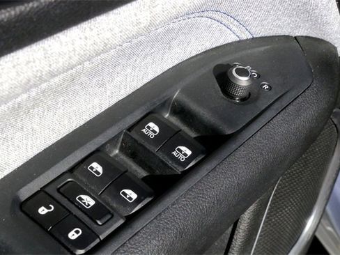 Used 2025 Jeep Compass Latitude image 21