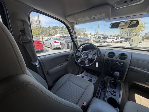 Used 2005 Jeep Liberty Sport image 21