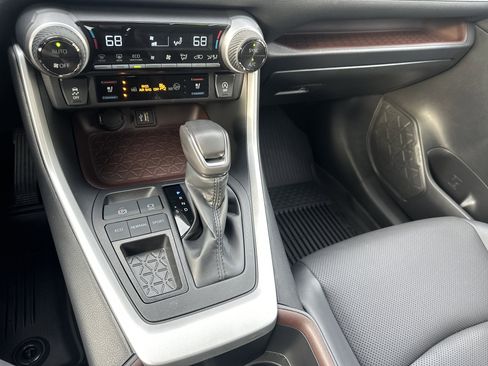 Used 2025 Toyota RAV4 Limited image 19