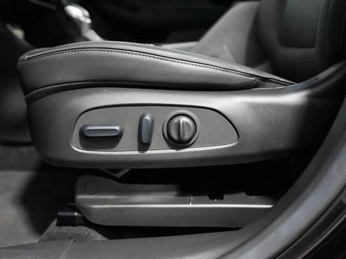 Used 2023 Buick Encore GX Select w/ Sport Touring Package AWD/4WD image 31