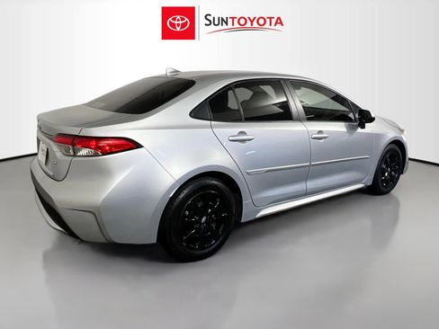 Used 2022 Toyota Corolla LE image 4