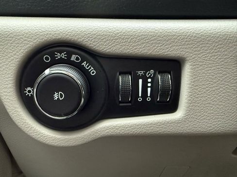 Used 2020 Chrysler Pacifica Limited image 13