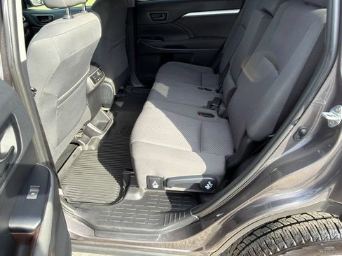 Used 2019 Toyota Highlander LE FWD image 26