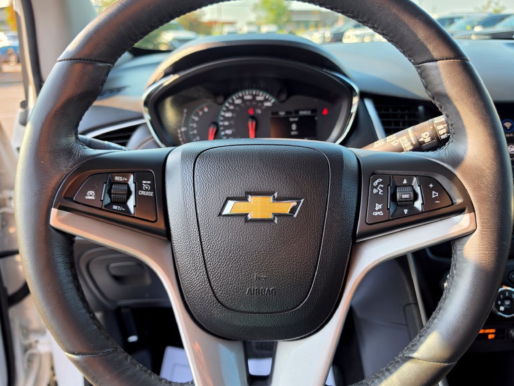 Used 2022 Chevrolet Trax LT w/ LT Convenience Package FWD image 16