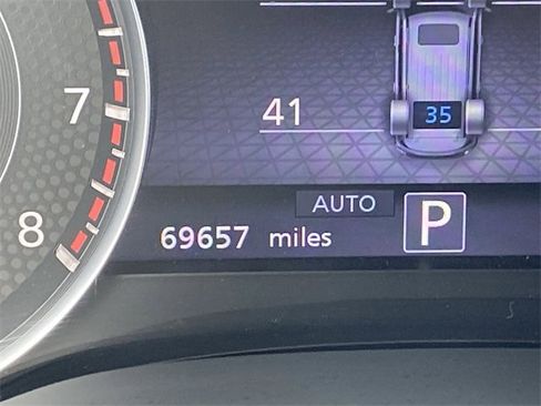 Used 2023 Nissan Armada SL w/ Captain's Chairs Package image 18