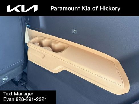 Used 2024 Kia Carnival LX image 13