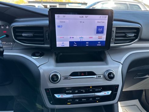 Used 2023 Ford Explorer XLT w/ Equipment Group 202A AWD/4WD image 31