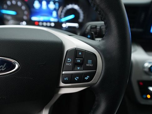 Used 2021 Ford Explorer XLT w/ XLT Sport Appearance Package image 19