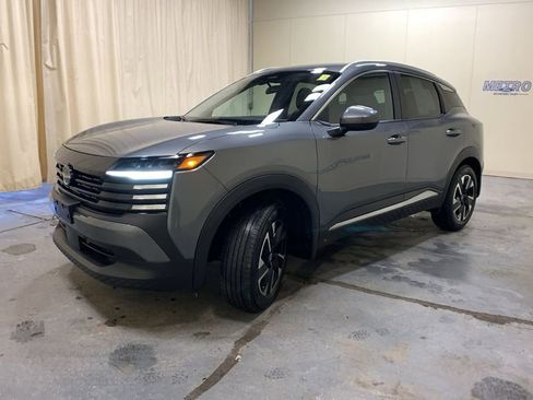 Used 2025 Nissan Kicks SV w/ SV Premium Package image 38