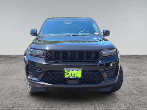 Certified 2023 Jeep Grand Cherokee Altitude AWD/4WD image 2