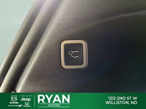 New 2026 Chrysler Pacifica Pinnacle AWD/4WD image 13