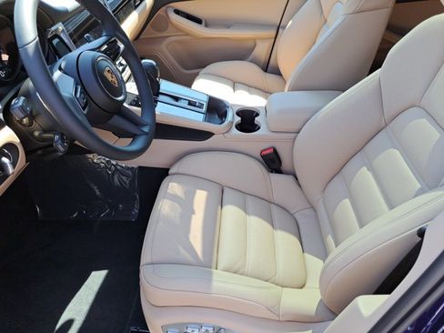 Certified 2025 Porsche Macan image 22