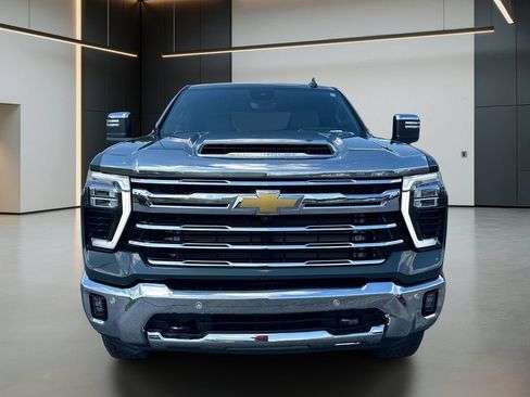 Used 2025 Chevrolet Silverado 2500 LTZ w/ LTZ Premium Package AWD/4WD image 9