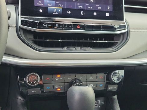 Used 2023 Jeep Compass Limited image 28