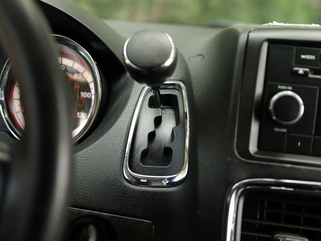 Used 2016 Dodge Grand Caravan American Value Package FWD image 16