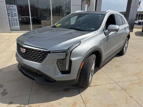 Used 2025 Cadillac XT4 Premium Luxury image 3